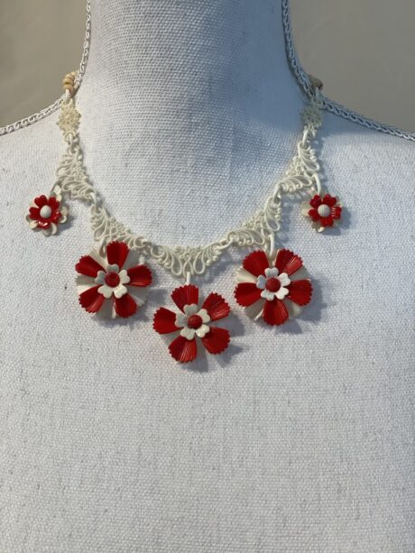 redwhitenecklace1